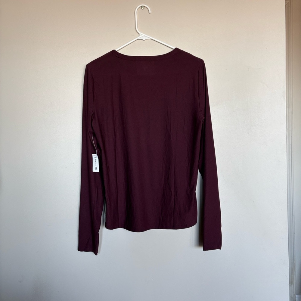Old Navy Active CloudMotion Long Sleeve Top M Tall Burgundy NWT - Picture 4 of 6